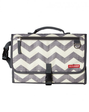 Skip Hop pelenk�z�t�ska al�t�t - Pronto Signature Chevron
